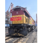 中鐵鐵龍?zhí)叵涫聵I(yè)部20英尺頂開門內(nèi)陸箱專列在福建首發(fā)